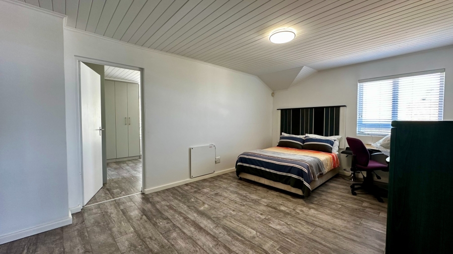 5 Bedroom Property for Sale in Rooi Els Western Cape